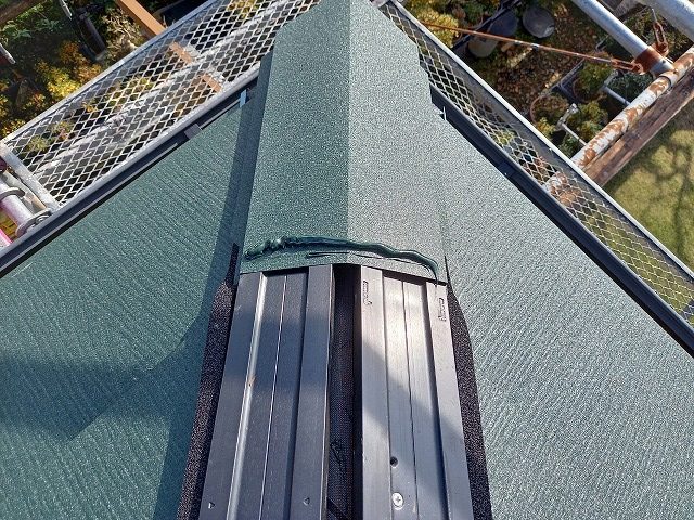 隅棟板金シーリングで接着